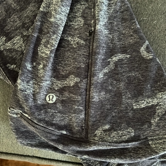 Lululemon camo quarter zip long sleeve top size 4 - Picture 3 of 6